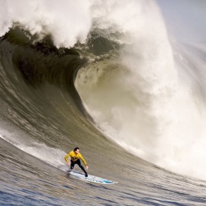 爱游戏官方入口-_火山脚下：在火山区域附近举行的挑战赛_，火山底部