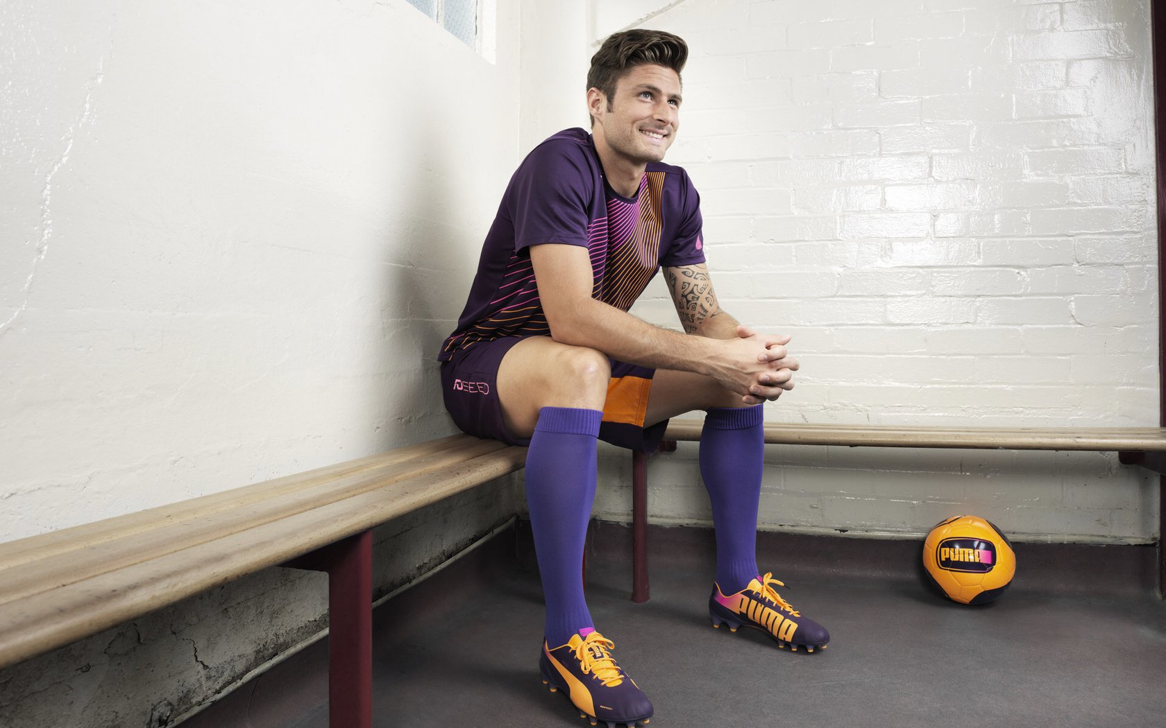 皇家马德里主场4-2击败塞维利亚，完美收官2024年，皇家马德里球赛