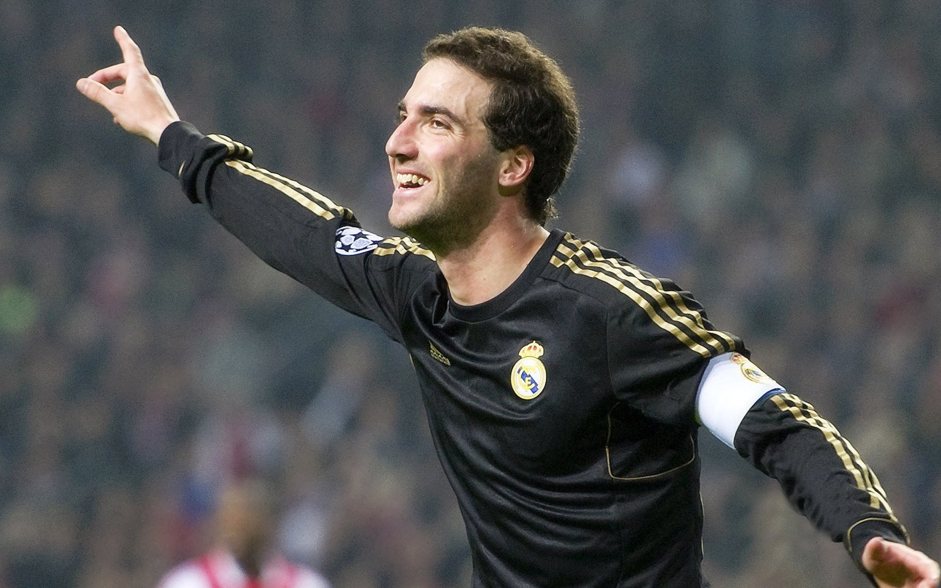 皇马后防线严阵以待，力保客场不败，皇马后位