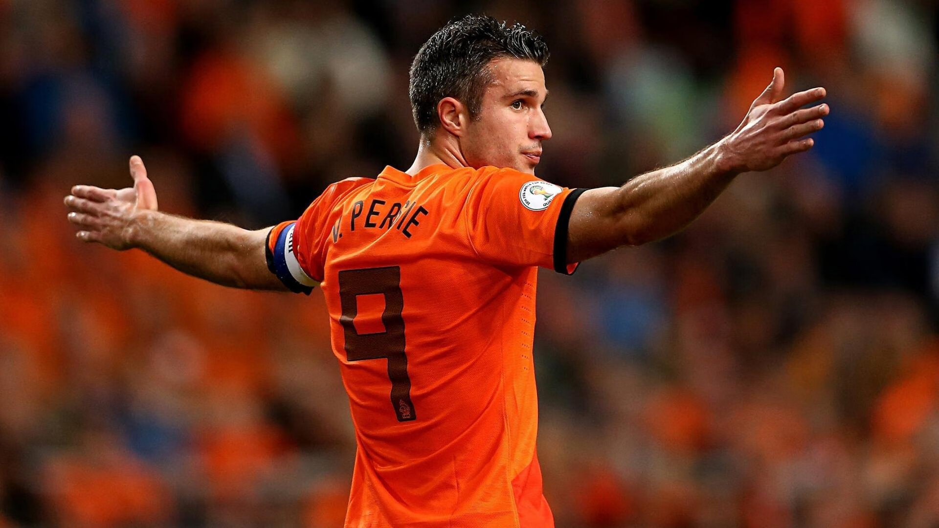 精彩比赛被球迷用掌声和欢呼声加以回应，比赛气氛热烈,现场掌声不断