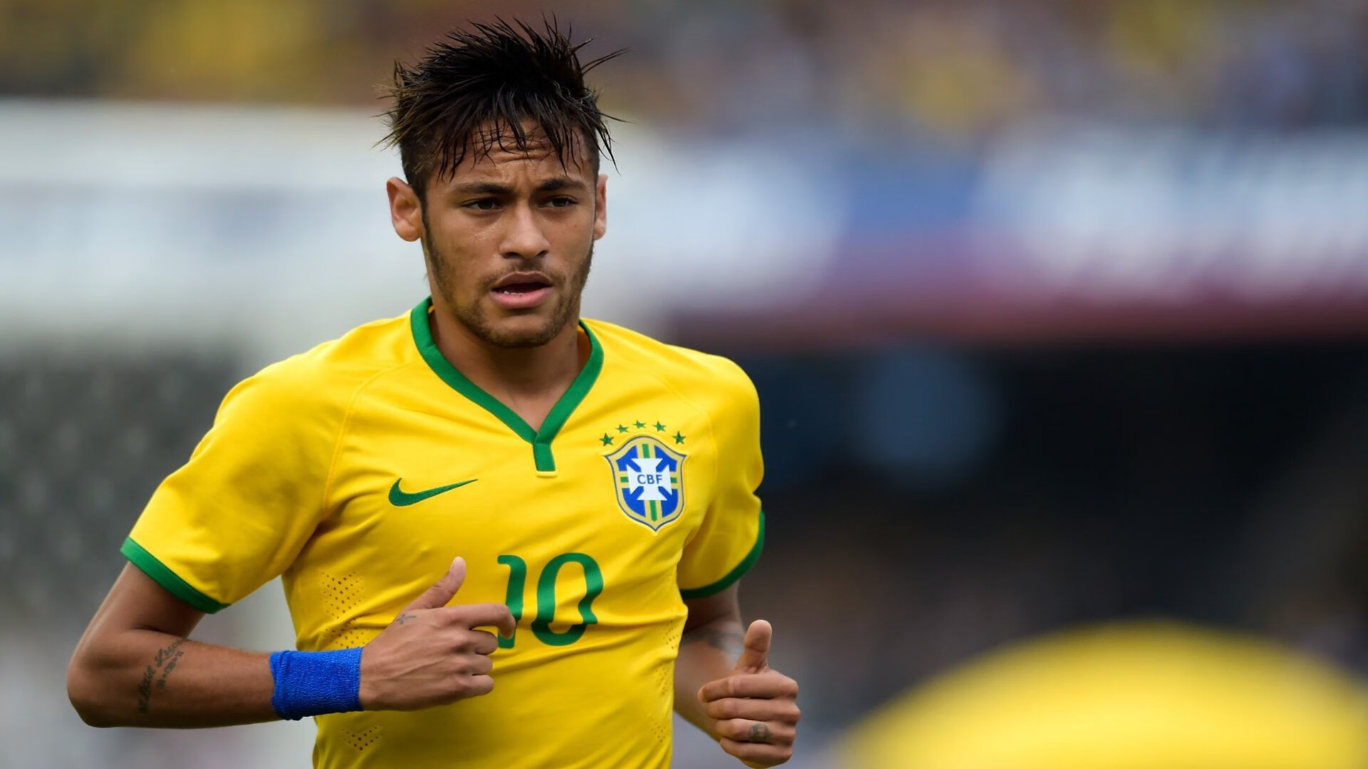 塞内加尔队前锋马丁内斯在巴黎奥运会上表现出色，马丁内斯踢什么位置