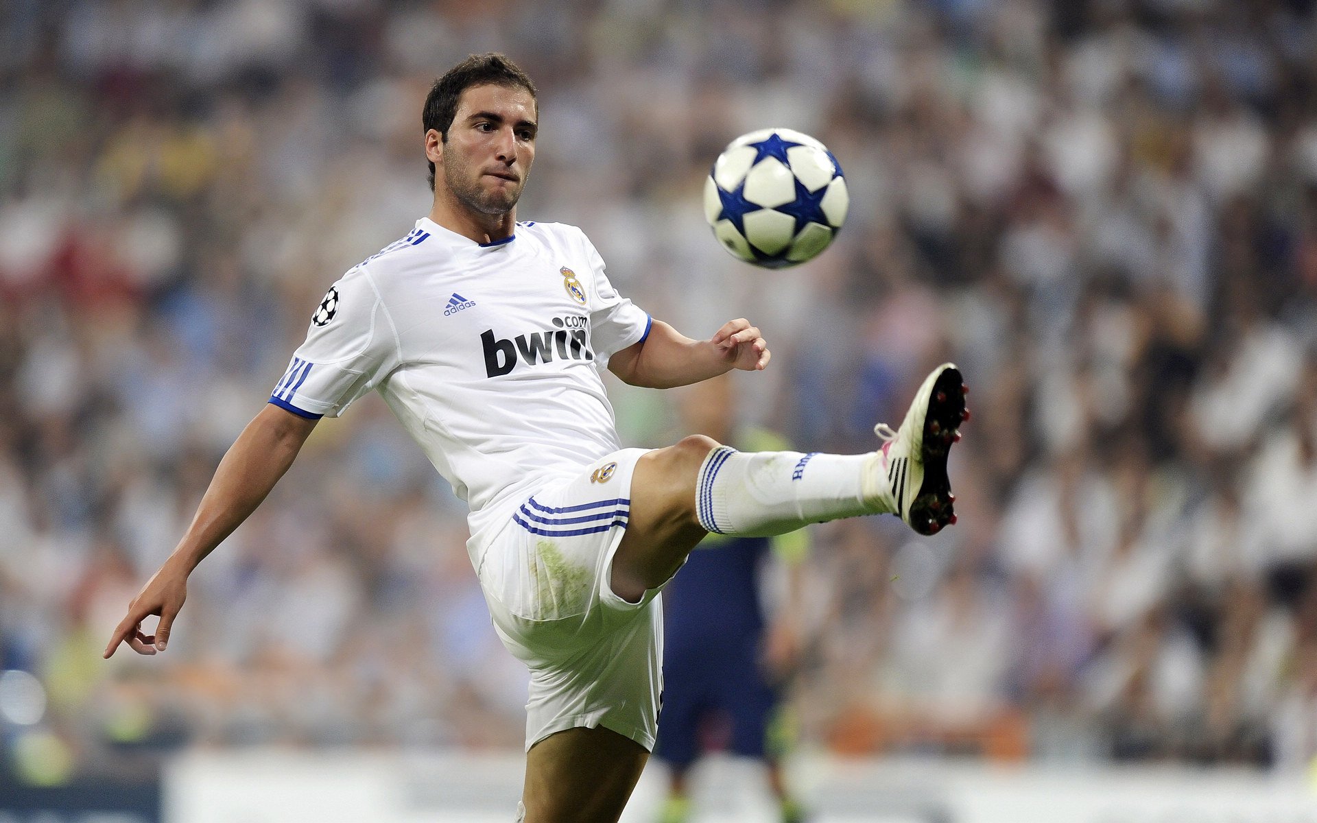 意甲：尤文在第90分钟逆转拉齐奥，争冠局势再起波澜，意甲第七轮尤文对拉齐奥