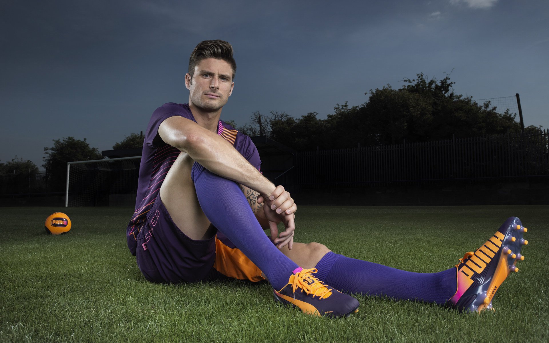 足球公益行走进少数民族地区传递梦想，足球公益事业